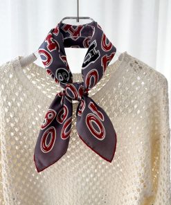 Versatile silk handkerchief, simple and versatile 70 * 70cm